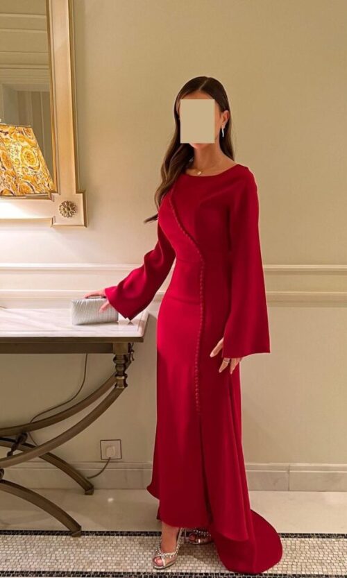 𝐿𝑎𝑑𝑦 𝐼𝑛 𝑅𝑒𝑑