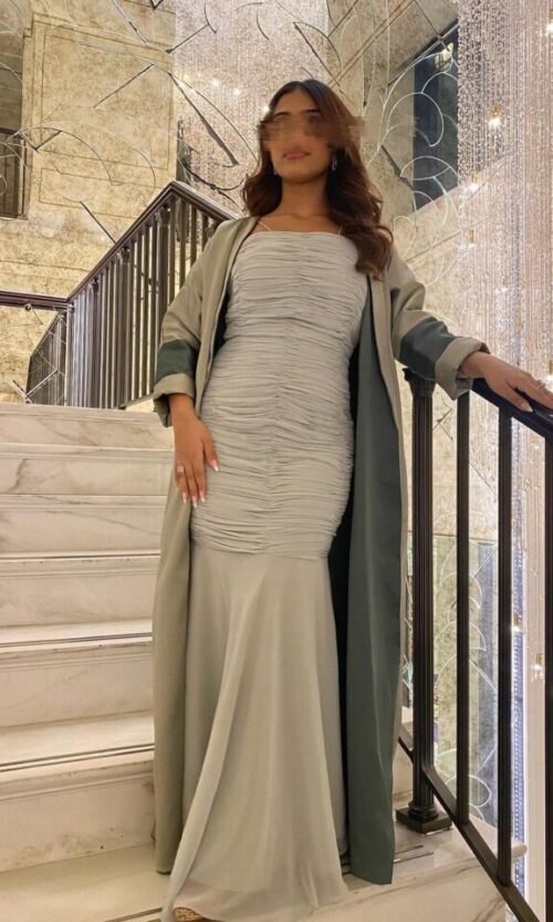 𝑇𝑤𝑜 𝑝𝑖𝑒𝑐𝑒𝑠 𝑜𝑓 𝑔𝑟𝑒𝑒𝑛