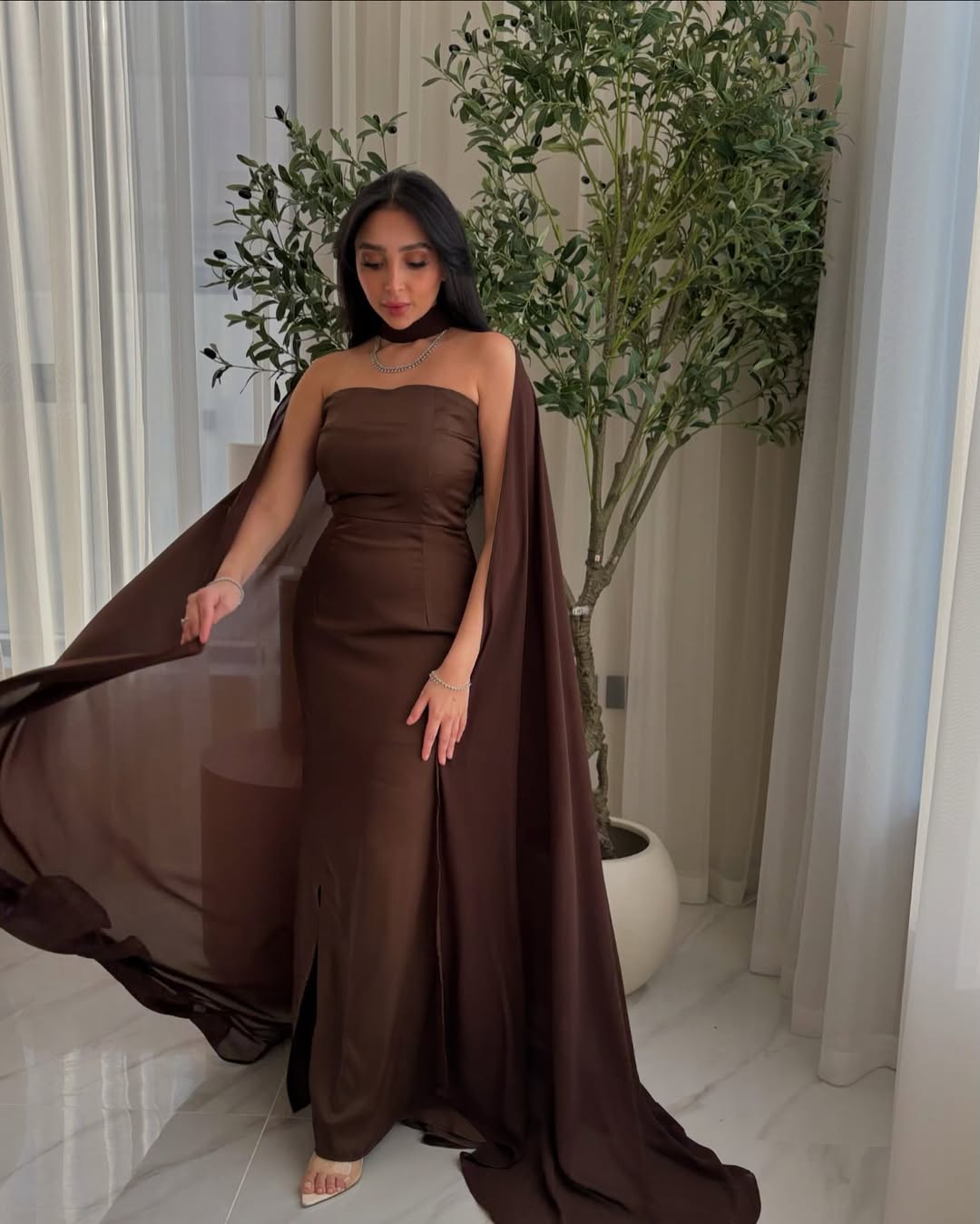 woman wearing cute abaya